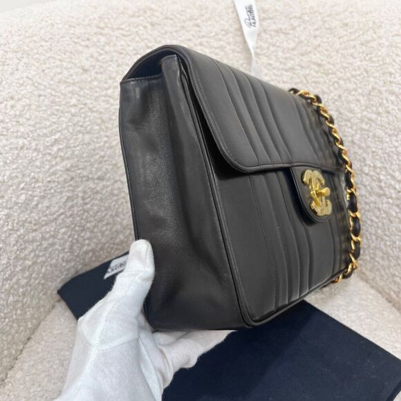 100% Authentic CHANEL Vintage Jumbo XL Single Flap Vertical Quilt Flap Bag - Picture 5 of 14